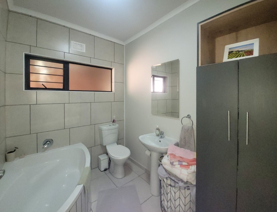 2 Bedroom Property for Sale in Van Der Hoff Park North West